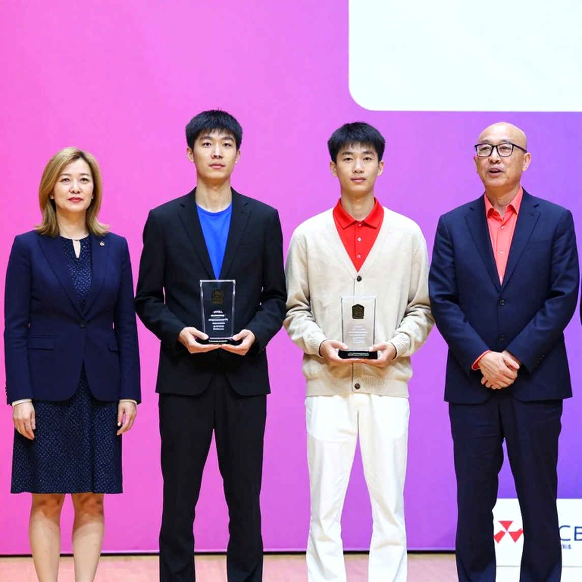 Alwi Farhan tập cùng Kento Momota: buổi tập Tokyo và khoảng trống dữ liệu trước Asian Games 2026